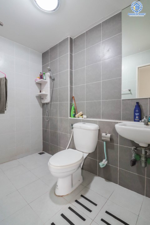 *****ทาวน์เฮ้าส์มือสองย่านนนทบุรี  ม.พลีโน่ ปิ่นเกล้า-วงแหวน คุณภาพระดับ AP เนื้อที่ 18 ตร.ว. ฟังก์ชัน 3 ห้องนอน 2 ห้องน้ำ 1 ที่จอดรถ สภาพดี พร้อมเข้าอยู่ บนทำเลเดินทางสะดวก เชื่อมต่อถนนหลานเส้นทาง ใกล้จุดทางด่วน "ศรีรัช"